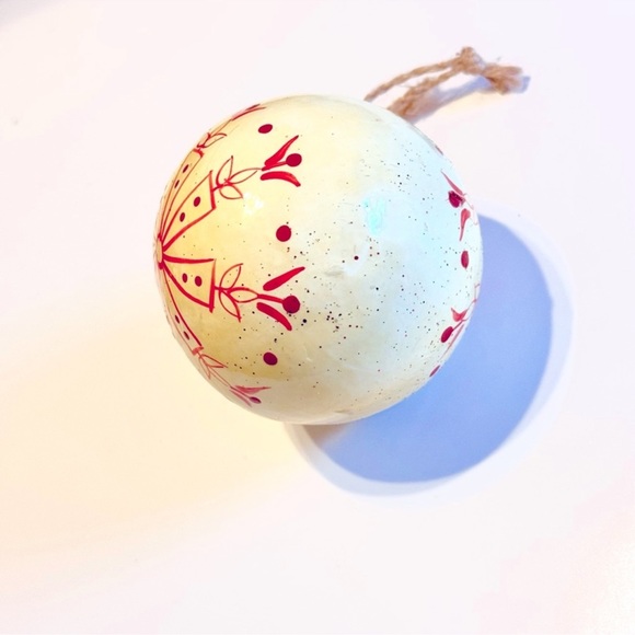 VINTAGE 3” Hand Painted Farmhouse Christmas Tree Ornament - Red & Ivory Cream - Picture 3 of 11